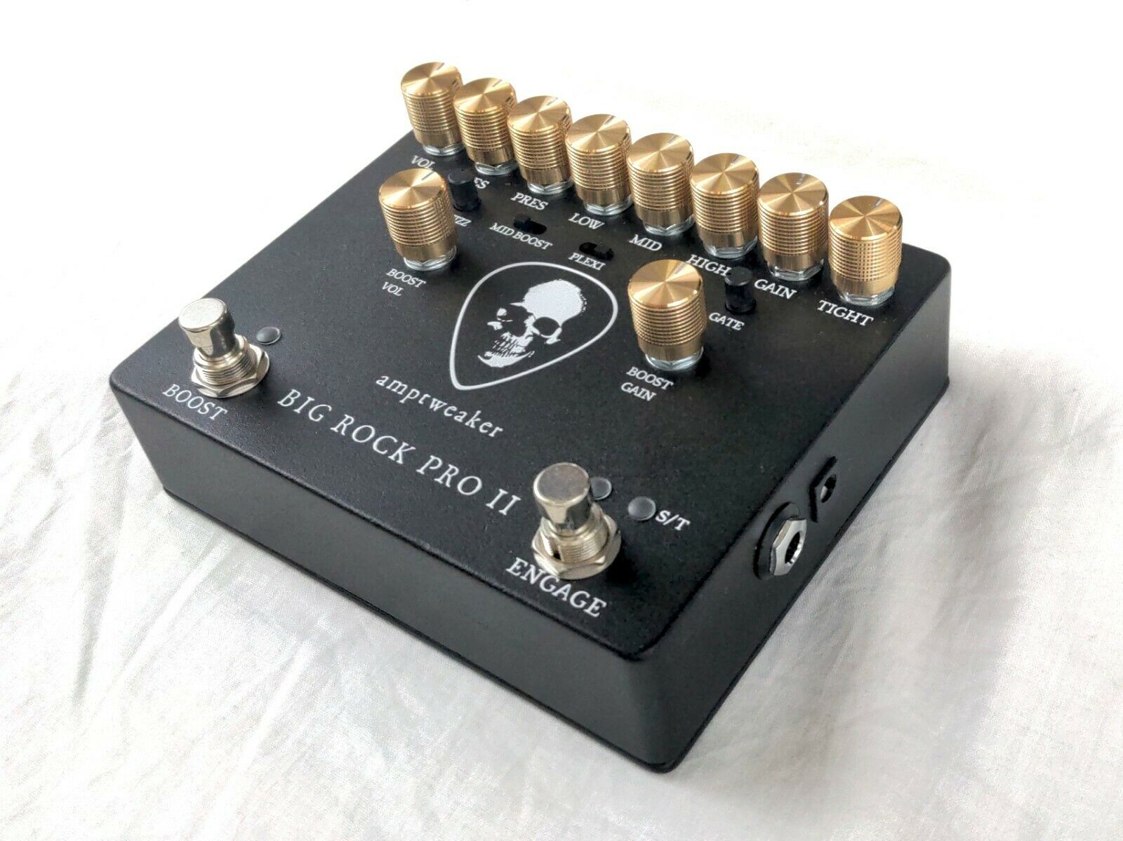 Amptweaker Big Rock Pro II — side angle showing effects loops