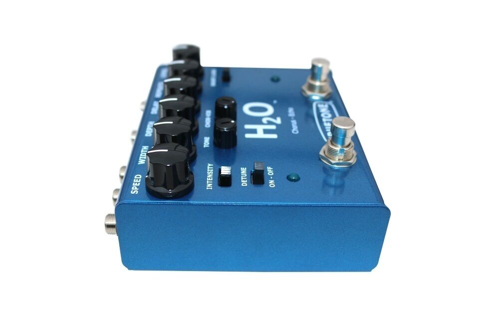 Truetone V3 H2O chorus echo pedal — side and jack detail view