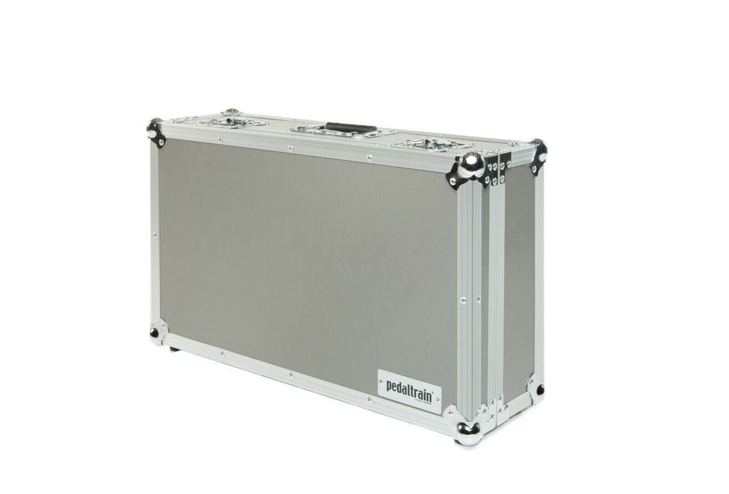 Pedaltrain Classic 2 pedalboard — patch cables detail