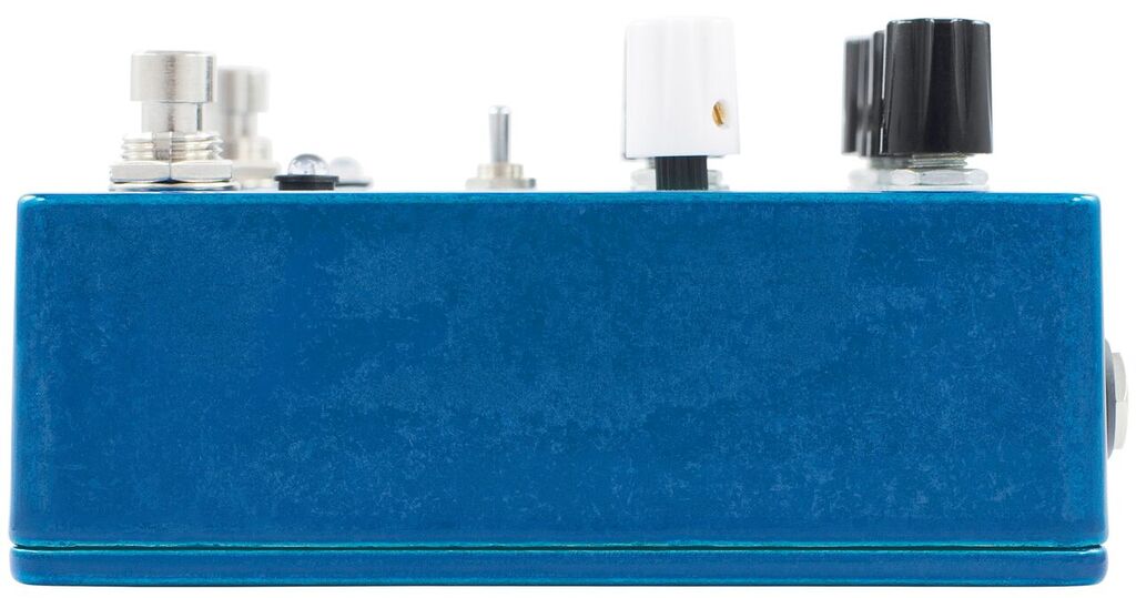 EarthQuaker Avalanche Run V2 delay reverb pedal — side view
