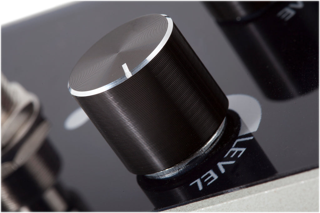Foxgear Echoes analog delay pedal — knob close-up