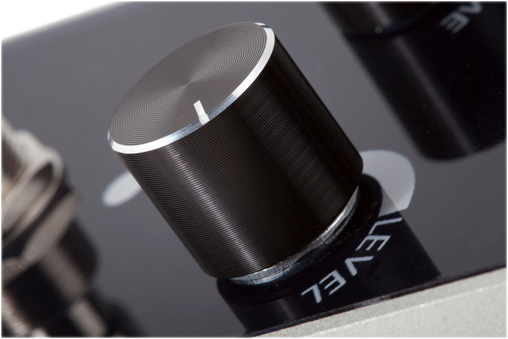 Foxgear Echoes analog delay pedal — knob close-up