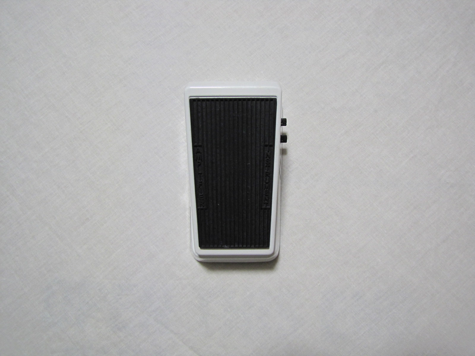 Dunlop Cry Baby Mini CBM105Q bass wah pedal — silver enclosure, black treadle, top view