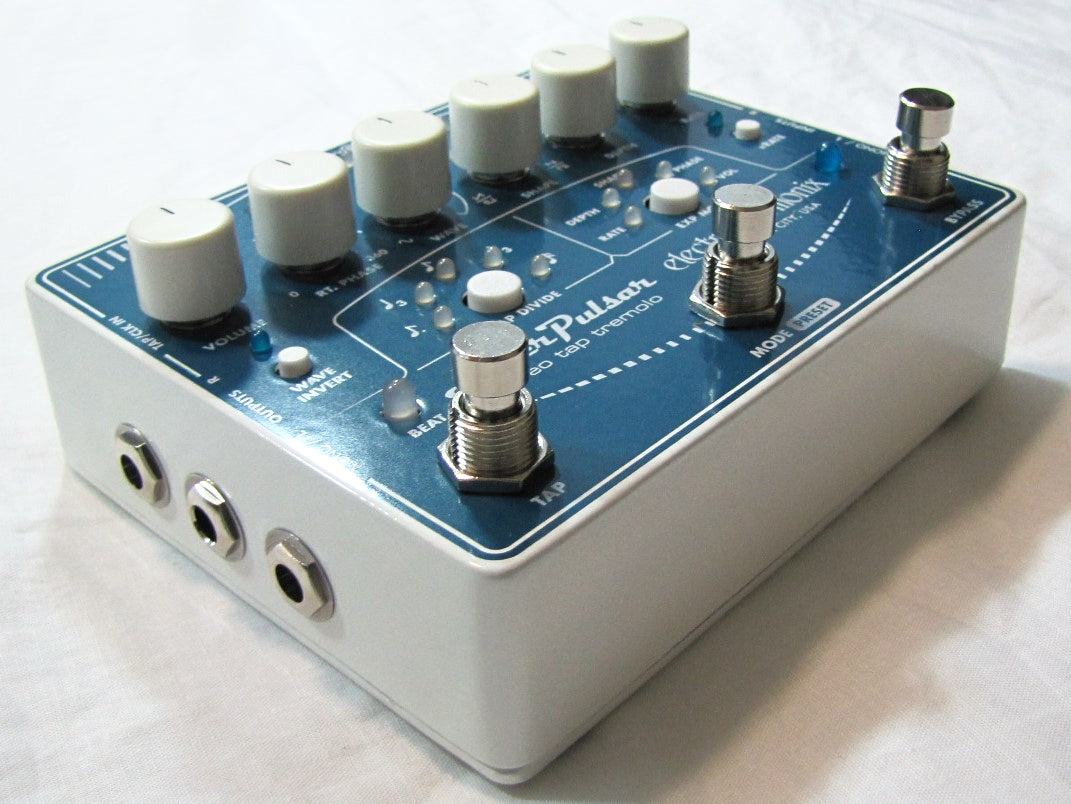 Electro-Harmonix Super Pulsar stereo tremolo pedal - detail view