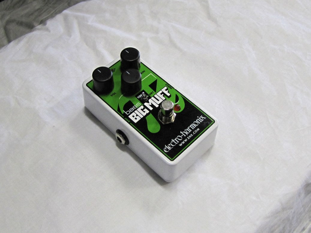 Electro-Harmonix Nano Bass Big Muff Pi — detail view of controls and dry switch