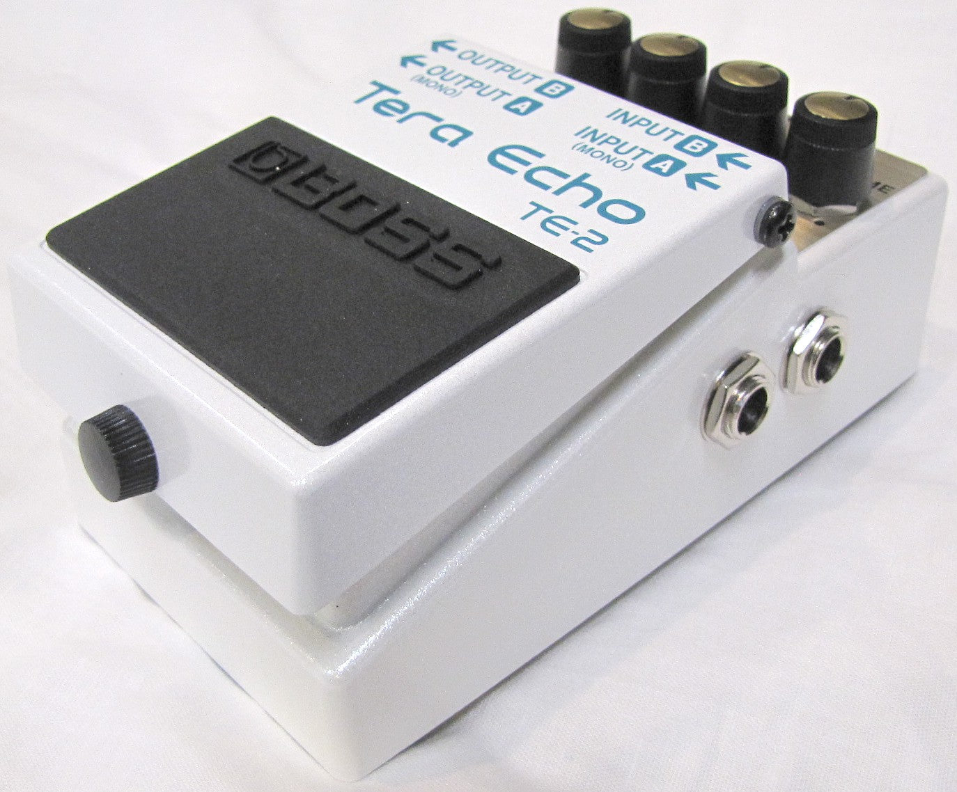 Used Boss TE-2 Tera Echo reverb pedal — detail view